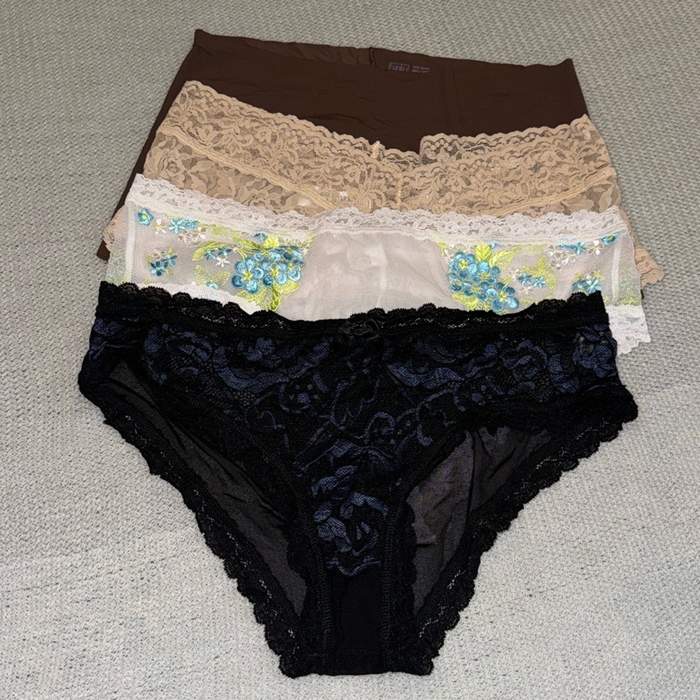4 pairs of Hanky Panky underwear size Large. All in perfect condition